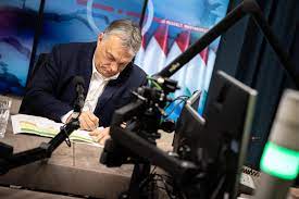 A miniszterelnöki sajtóiroda által közreadott képen orbán viktor kormányfő interjút ad a jó reggelt, magyarország! Index Belfold Orban Viktor Mindannyian Muller Cecilia Kezeben Vagyunk