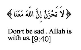 Makna la tahzan innallaha ma'ana la tahzan innallaha ma'ana (لَا تَحْزَنْ إِنَّ اللَّهَ مَعَنَا) mengandung makna jangan bersedih, allah itu mahaluas kasih sayangnya. Gambar Kaligrafi La Tahzan Innallaha Maana Cikimm Com
