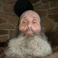 What type of grass or food is suitable for a gosling?