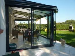 En optant pour une installation sur mesure, vous avez la possibilité de parfaire la décoration avec la présence de luminaires intégrés tels que des éclairages led, des spots et des bandeaux. Veranda En Kit Aluminium Vesuvia Veranda Aluminium Akena Veranda Veranda