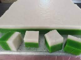 Kue talam sendiri termasuk salah satu kue tradisional yang hingga kini masih banyak dibuat untuk dinikmati. Dapur Cempakasari Talam Pandan Yang Sedap Dan Mudah
