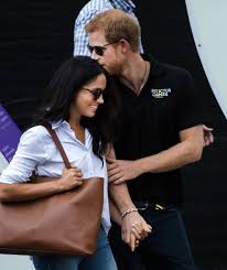 Prinz Harry Und Meghan Markle Sind Schwer Verliebt Prinz Harry Prinz Harry Hochzeit Meghan Markle