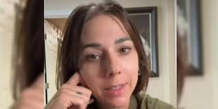 Quiso llamar a su hija con el nombre de un grupo musical y ahora no lo  puede escuchar: “Creo que me odia”