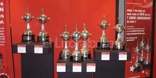 Besides copa libertadores scores you can follow 1000+ football competitions from 90+ countries around the world on flashscore.com. Copa Libertadores La Historia Del Trofeo Que Se Mira Y No Se Toca Deporte Total El Comercio Peru