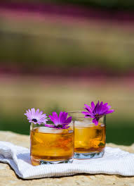 Small edible flowers for drinks. How To Mix Edible Flowers Into Your Favorite Cocktails