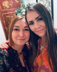 Gorgeous day, the best turkey, and lots of laughs with our amazing amazing  friends! We love you…💜💜💜🎅🏼🎄🎅🏼 #dubaichristmas #friendsforever  #friendsthatarefamily #boxingday #memories #love #atewaytoomuch 🤣 @ paul.sumner.96 @veraschoppe