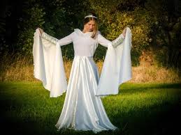 Maybe you would like to learn more about one of these? Galadriel Kleid Arwen Kleid Weisse Elfen Brautkleid Etsy