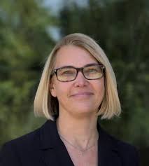 Stephanie Edge's Instagram, Twitter & Facebook