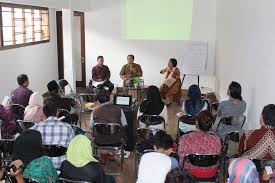 Surat al fatihah diturunkan di mekkah terdiri dari 7 ayat. Sayyid Qutb Dan Ma Alim Fi Al Thariq Rumah Kitab