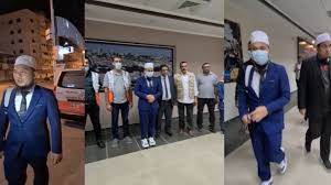 Jun 12, 2021 · kebimbangan rakyat malaysia mengenai keselamatan pendakwah terkenal, ustaz ebit lew yang sepi tanpa khabar berita sejak berlepas ke mesir 25 mei lalu, akhirnya terjawab selepas dia berkongsi. Video Tahniah Misi Kemanusiaan Ebit Lew Jadi Pasukan Pertama Di Dunia Dapat Masuk Ke Gaza Kitareporters Semua Boleh Jadi Reporter
