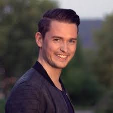 Mia Lama's Instagram, Twitter & Facebook