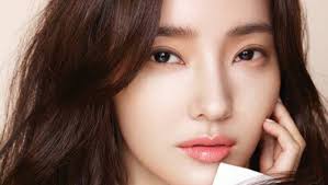 Drama ini pernah menjadi fenomena suatu ketika dahulu dan mempunyai ramai pengikut yang sentiasa tidak sabar menunggu tayangannya di televisyen. 17 Tahun Berlalu Ini Potret Terbaru Pemain Drama Autumn In My Heart