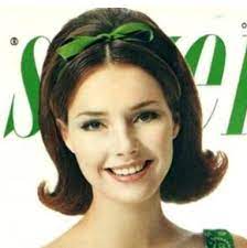 Flip Hairstyle With Green Bow Headband Hair Flip 1960 Hairstyles Vintage Hairstyles