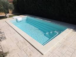 Piscine Coque Polyester Interieur Ou Exterieur De Moins De 10m2 Avec Banquette France Piscines Composites