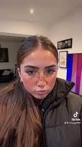 Melissa Ogg's Instagram, Twitter & Facebook