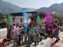 Most of these pictures feature beautiful beach scenes with people, sand, ocean and palm trees and make excellent hd desktop wallpapers. 16 Experiences Of Travellers In Indian Hostels That Are Too Crazy To Be True Tripoto
