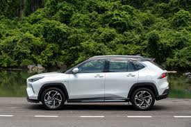 Toyota Yaris Cross có gì để thuyết phục khách Việt khi giá ngang SUV hạng C  | Báo Dân trí