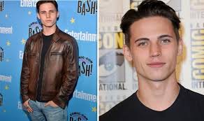 He touted to stardom for his roles as leo kirkman in the abc political drama designated survivor. Tanner Buchanan Height How Tall Is The Cobra Kai Actor Celebrity News Showbiz Tv Express Co Uk