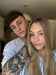 Hi Fromies! Lowered price! Renting out my lovely home from the 1st of  February minimum rent 6 months. fully equipped and furnished in the heart  of Frome 1 kingsize bed (Mezzanine) shared