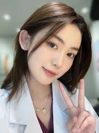 新同學報道自我介紹一下～ 163公分48公斤C罩杯還是單身希望成為你的新朋友❤，比較開放可以暢所欲言頼：rtgv675