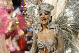 Cria da Mocidade Alegre, rainha Aline Oliveira volta ao Anhembi como campeã
