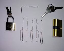 Everyone has seen how picking locks works on tv shows, so you know you want to learn how to pick a lock with a paperclip. Just Got Into The Hobby For 4 Btw Regarding The Access To The Pins And The Actual Feel Is There Much Of A Difference Between Paper Clips And A Set Thx Lockpicking