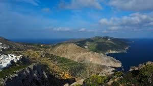 Η νάξος είναι ένα μεγάλο νησί στη καρδιά του αιγαίου, με επιβλητικούς ορεινούς όγκους και εύφορες κοιλάδες, που κατοικείται από ανθρώπους με παράδοση στη μουσική και το χορό. Zne3hib9ffrl7m
