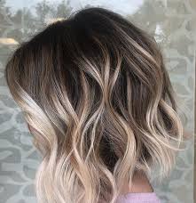 Apr 05, 2022 · taglio pixie cortissimo su capelli biondi con base scura. Nuove Tendenze Per Capelli Biondi Le Sfumature Piu Glamur