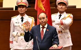 Jun 14, 2021 · các ông nguyễn xuân phúc (trái) và phạm minh chính vừa nhậm chức tân chủ tịch nước và tân thủ tướng chính phủ việt nam vào tháng tư năm 2021 tại kỳ. Chá»§ Tá»‹ch NÆ°á»›c Nguyá»…n Xuan Phuc Tuyen Thá»‡ Nháº­m Chá»©c TrÆ°á»›c Quá»'c Há»™i Fili