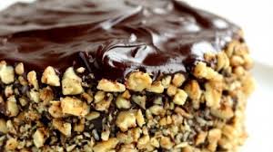 Tortul are blaturile gingașe, pufoase și pătrunse de crema de smântână. Chiar È™i Tortul Poate Fi GÄƒtit Rapid 7 ReÈ›ete De Torturi Rapide È™i Gustoase Mamaplus