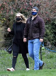 Найдите больше постов на тему henry cavill girlfriend. The Witcher Star Henry Cavill Goes Public With His New Girlfriend On Dog Walk Daily Mail Online
