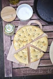 Pizza Focaccia Et Gateau Au Chocolat Cuisson Au Barbecue Focaccia Alimentation Gateau Chocolat