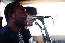 Mr Paul na The Okapi Guitar band ya Australia