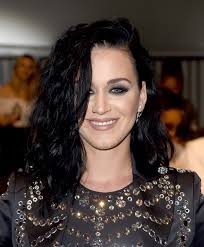 Her height is 5 ft 8 in and weighs around 61 kg. Katy Perry Smoky Eyes Katy Perry Beauty Lookbook Stylebistro