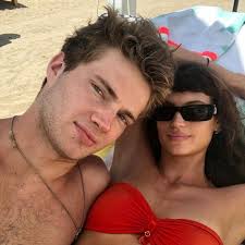 Mort de Charlbi Dean : Luke Volker, très ému, s'exprime pour la première  fois depuis la disparition de sa fiancée