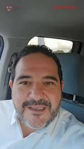 Antes de irme al jazz sin pagar boleto, un caballero pobre con almendras.