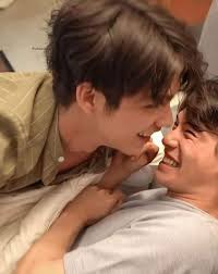 Chapter 2 ❤️Love me Again ❤️ Win as Bryan Lopes Bright as Nickolo Villamor  Bryan pov. Sabay kaming natumba ni Nicole dahil sa pagka bangga nmin, at  dahil sa buhangin ngkaroon ng