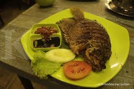 Tumis bumbu halus bersama serai dan lengkuas hingga harum. Melahap Ikan Bikin Pintar Dan Tidur Nyenyak