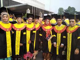Kerja di singapura untuk orang malaysia. 13 Tki Di Singapura Wisuda Sarjana Dunia Tempo Co
