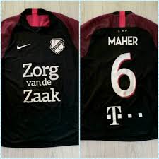Fc utrecht trainingssweater academy maroon 21/22 € 49,99 fc utrecht trainingsshirt strike zwart 21/22 Fc Utrecht Shirts Fcutrechtshirts Twitter