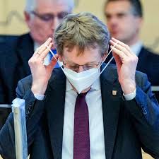 Dabei verstehen wir einen stufenplan nicht als freibrief für lockerungen, sondern als kompromiss zwischen gesundheitsschutz und perspektiven, heißt es in dem schreiben. Corona News Am 14 02 Daniel Gunther Kritisiert Neues Inzidenz Ziel Der Spiegel