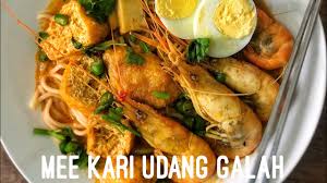 Ya, pedagang cina yang ingin bereksperimentasi dengan rempah ratus yang dibawa oleh pedagang india. Mee Kari Udang Galah Youtube