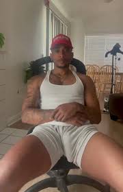 Monster black bulge flaunts through clothing