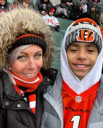 Angela Brooks (@sportswifey)