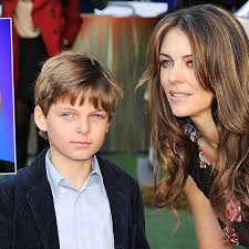 Die agentur gilt als eine der erfolgreichsten der branche und kümmert sich um namhafte models wie etwa gisele. Liz Hurley Was Wird Nun Aus Ihrem Sohn Bunte De