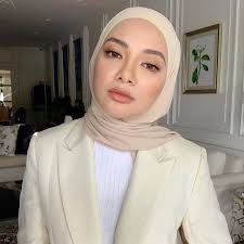 Neelofa jawab gosip cinta dengan pu riz. Neelofa Neelofa Instagram Photos And Videos Fashionable Work Outfit Hijab Fashion Fashion