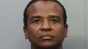 Seguridad de condominio ordenó $20,000 en productos con la cuenta de  residente de edad avanzada en Aventura