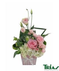 Miami Flowers Flowers In Miami Fl Trias Flowers And Gifts Flower Delivery Flower Arrangements New Baby Flowers