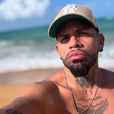 Baby, te vo'a dar una vuelta por la playita.. Te vo'a llenar de besito' la  carita ☀️🐚🌊