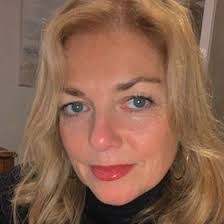 Julie Fielding's Instagram, Twitter & Facebook